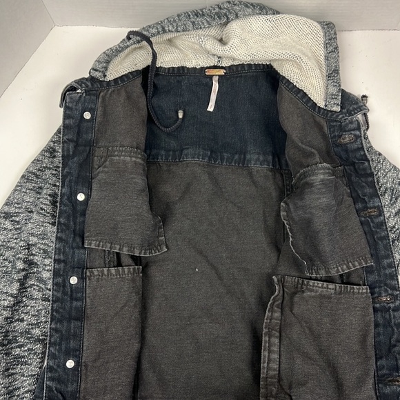 Free People Distressed Hooded Denim Jacket Size Small - Picture 5 of 5